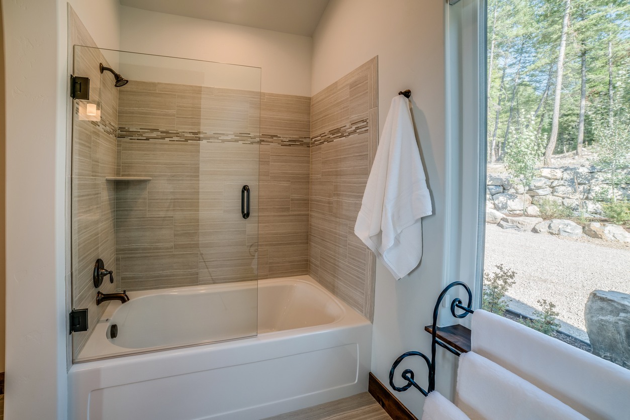 Shower & Tub Installation in Kent Acres